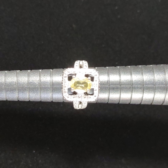 1.21 ct. Lemon Quartz Sterling Silver Ring - Picture 5 of 8